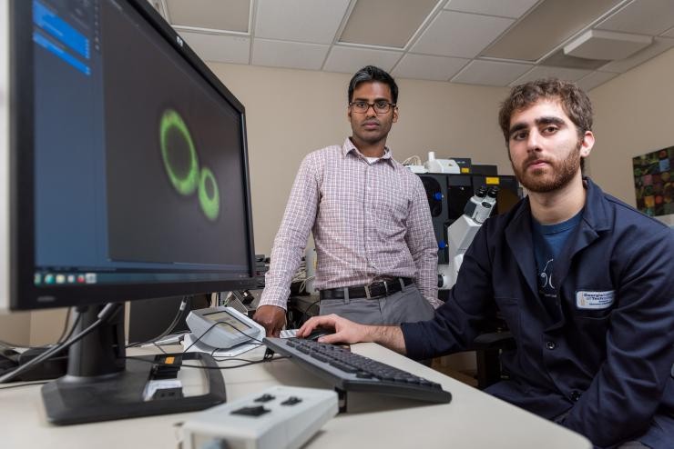 2018 Suddath Award Winner David Hanna (right) with his Ph.D. supervisor, Amit Reddi 