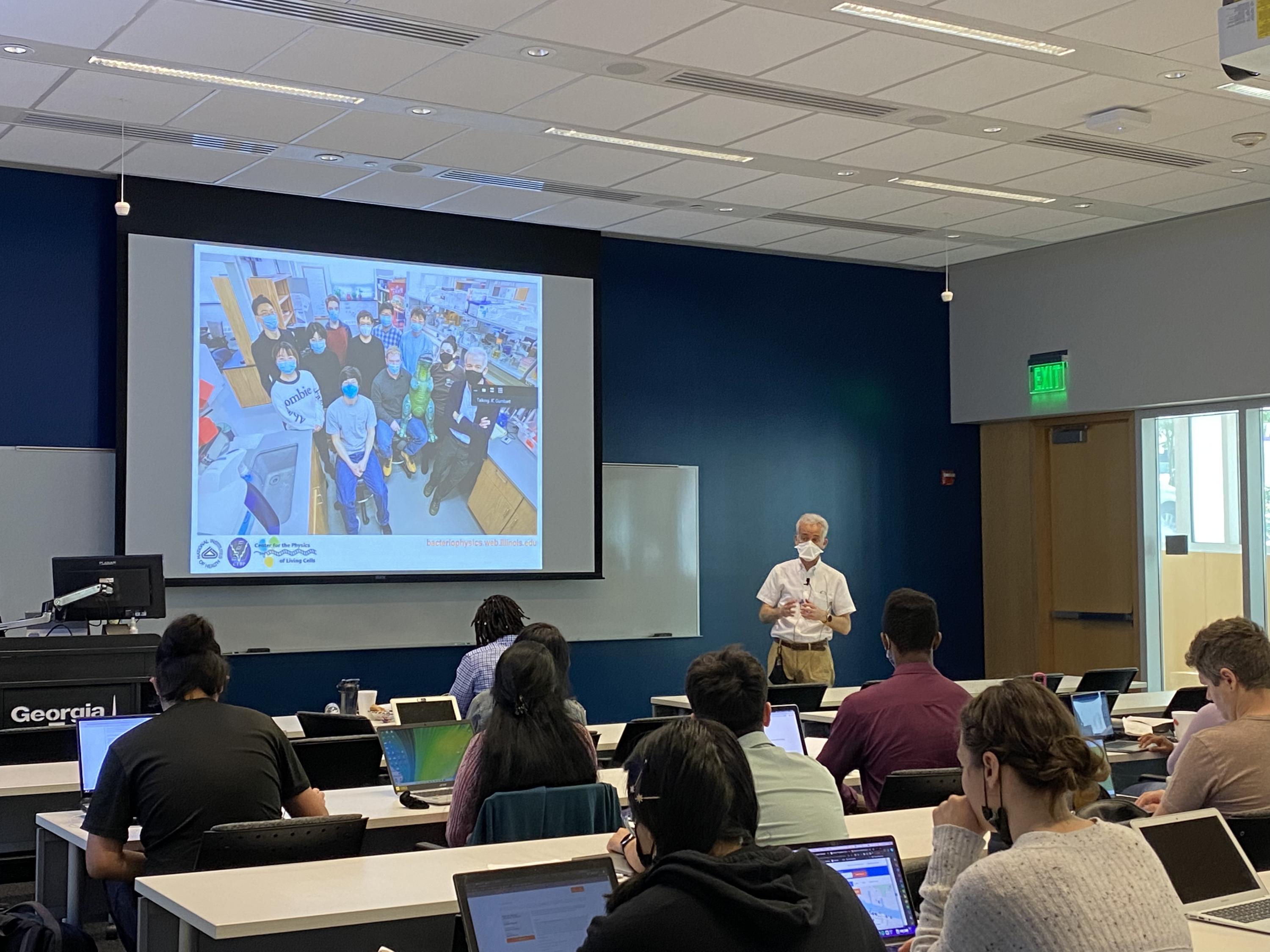 Ido Golding, professor of biological physics at the University of Illinois Urbana-Champaign, delivering the closing plenary lecture. 